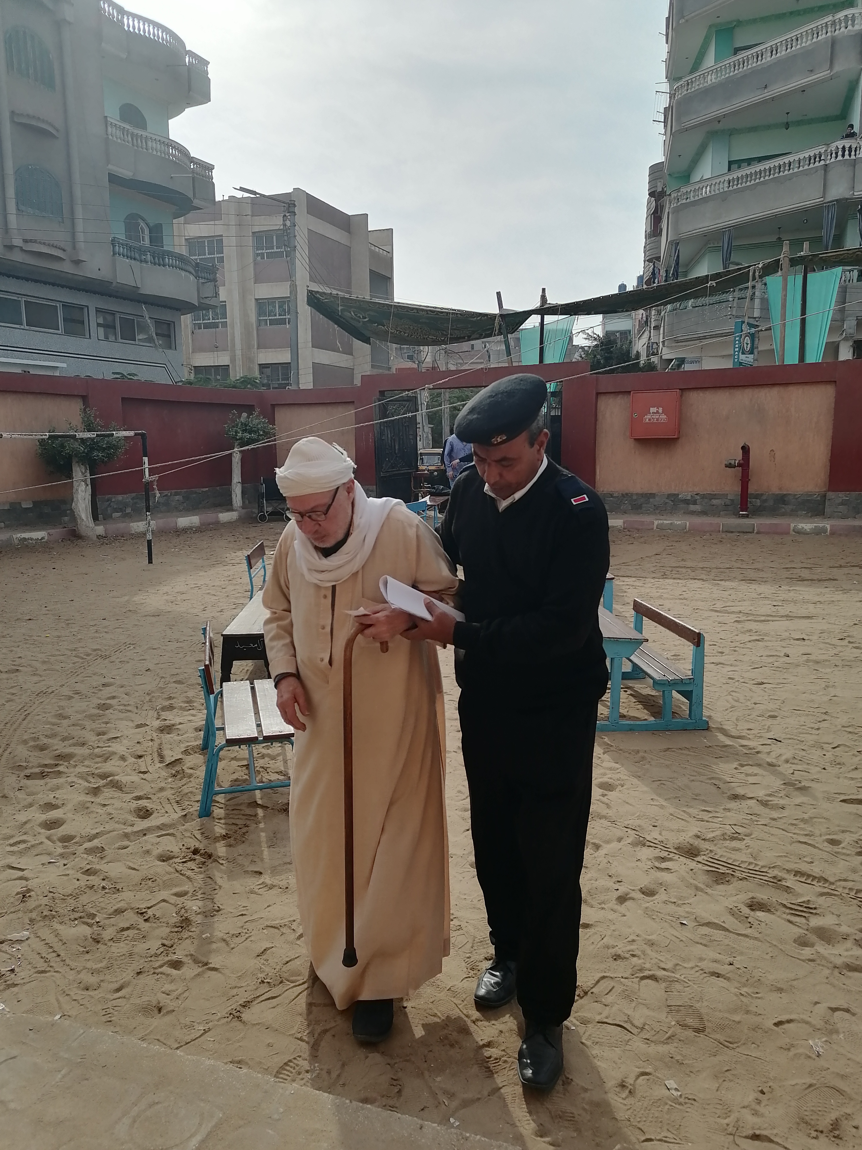 الشرطة تفتح اللجان بدخول كبار السن اولا