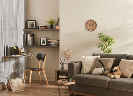 مكتب في غرفة المعيشة