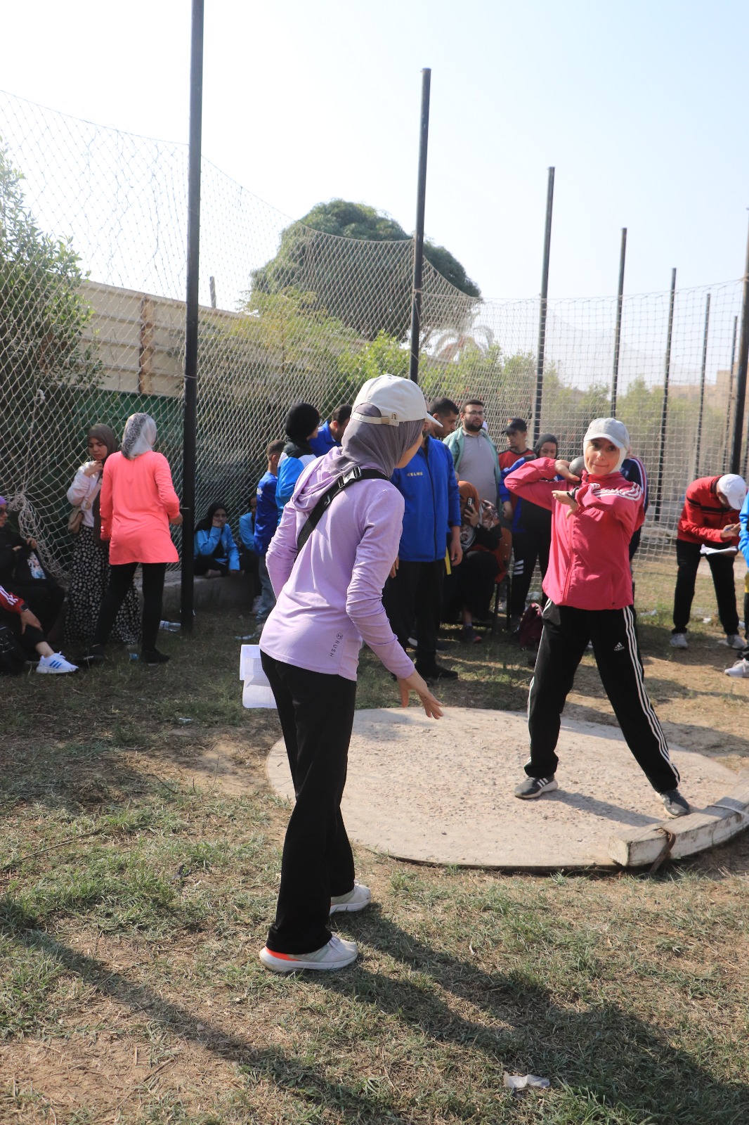 طالبة من ذوى الهمم تنافس