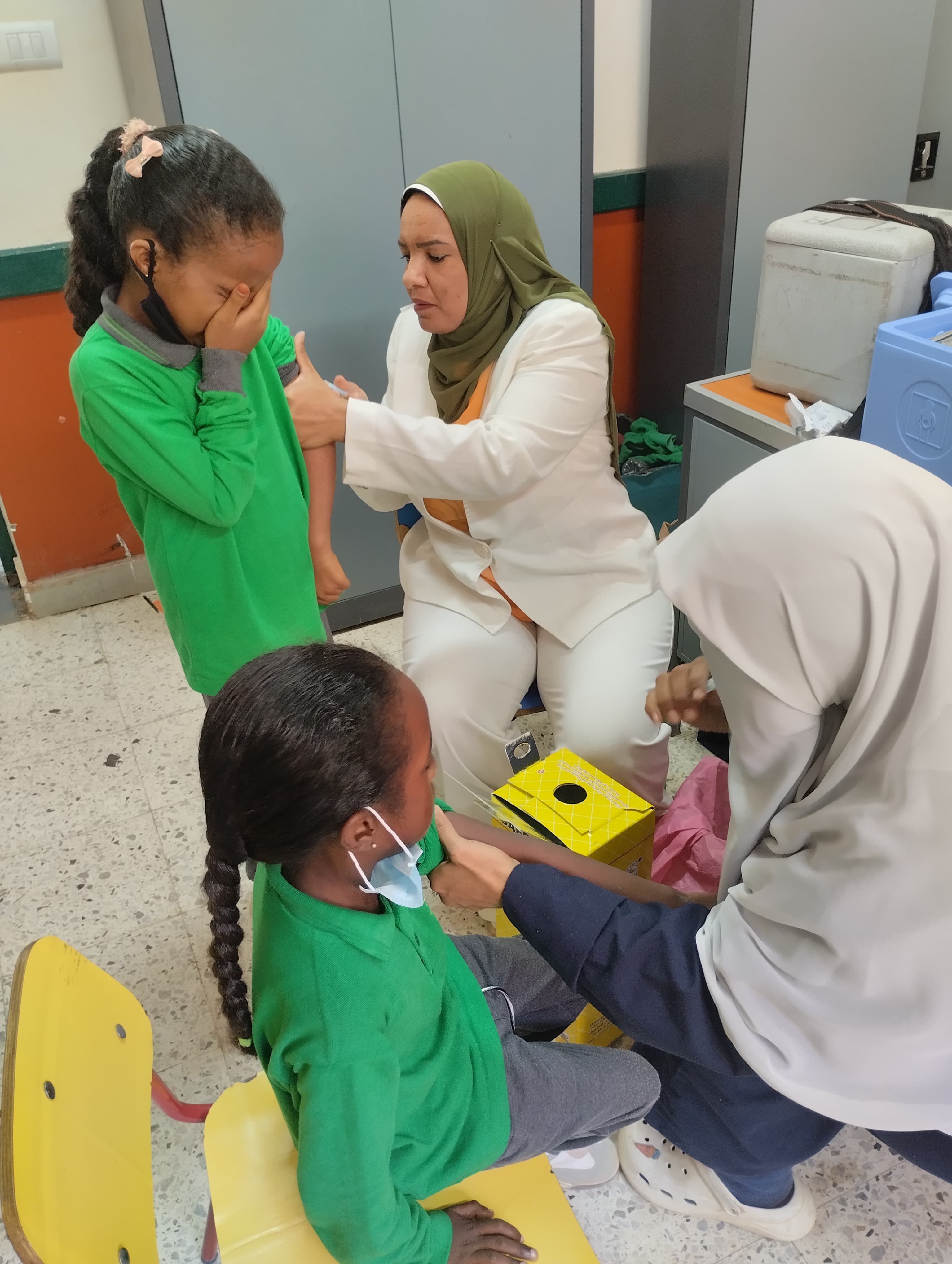 تطعيم أطفال المدارس