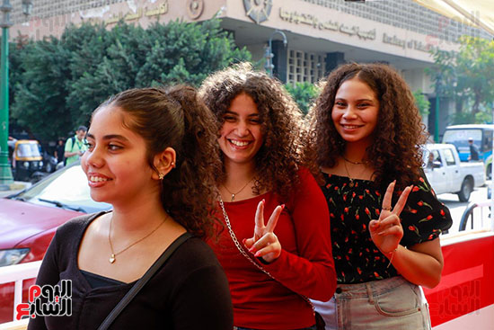 إقبال الناخبين الشباب بلجان مدرسة قصر الدوبارة (10)