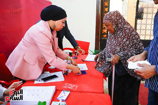 إقبال الناخبين الشباب بلجان مدرسة قصر الدوبارة (4)