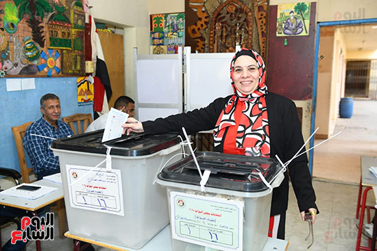 إقبال من المواطنين للإدلاء بأصواتهم (5)
