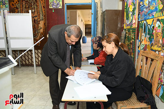 إقبال من المواطنين للإدلاء بأصواتهم (8)
