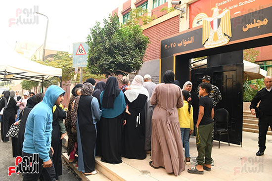 إقبال من المواطنين للإدلاء بأصواتهم (14)