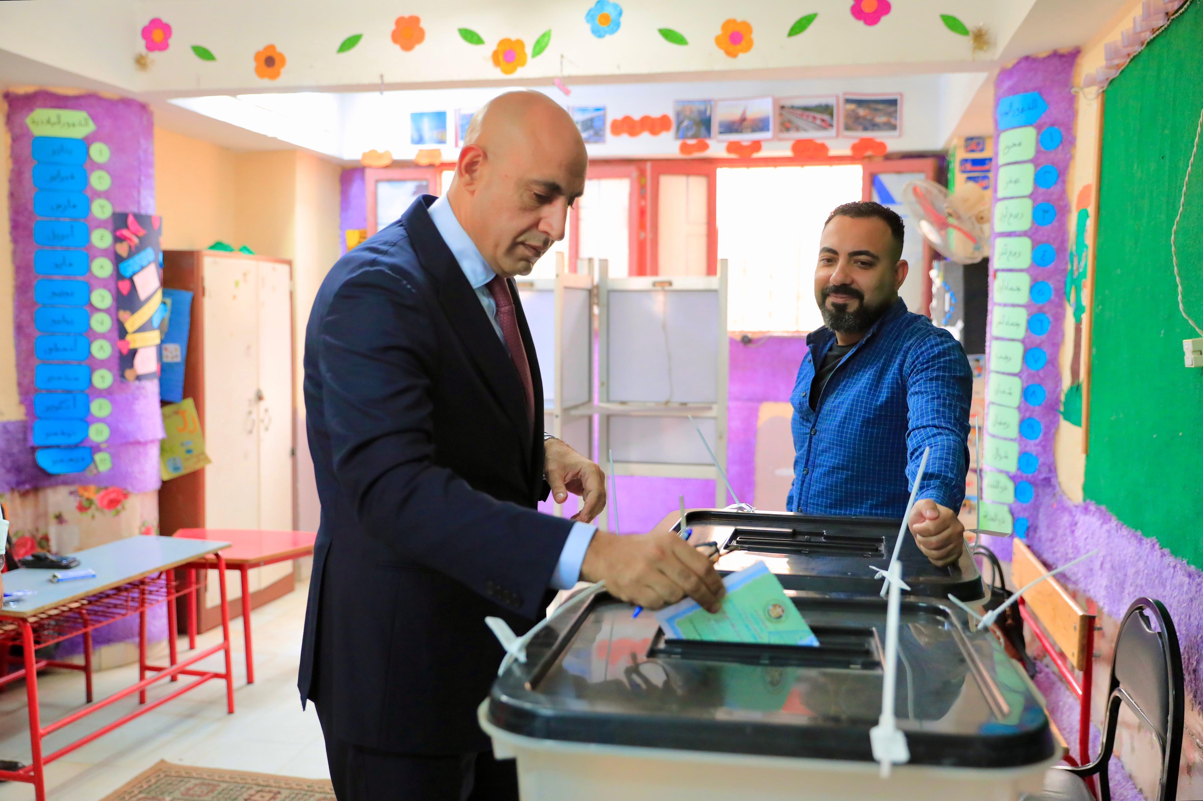 وزير التعليم يُدلي بصوته فى انتخابات مجلس النواب 