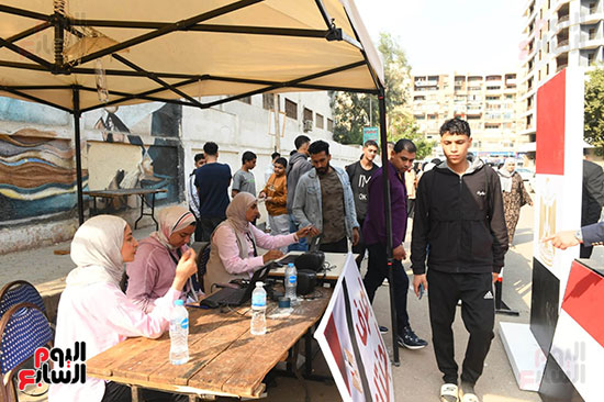 إقبال من المواطنين للإدلاء بأصواتهم (11)