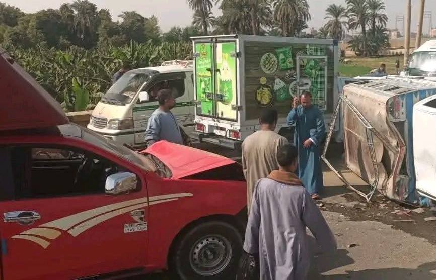 إنقلاب سيارة نقل بالقرب من منطقة الخزان وإصابة 5 مواطنين بمدينة إسنا