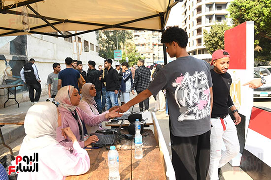 إقبال من المواطنين للإدلاء بأصواتهم (10)
