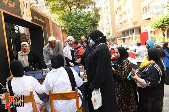 إقبال من المواطنين للإدلاء بأصواتهم (15)