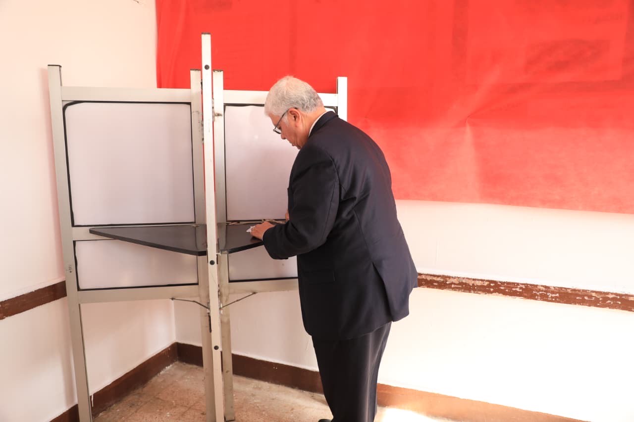 وزير التعليم العالي يُدلي بصوته في انتخابات النواب وزير التعليم العالي يُدلي بصوته في انتخابات النواب