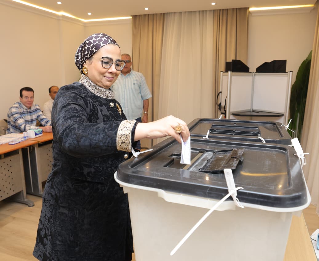 المستشارة أمل عمار تدلي بصوتها