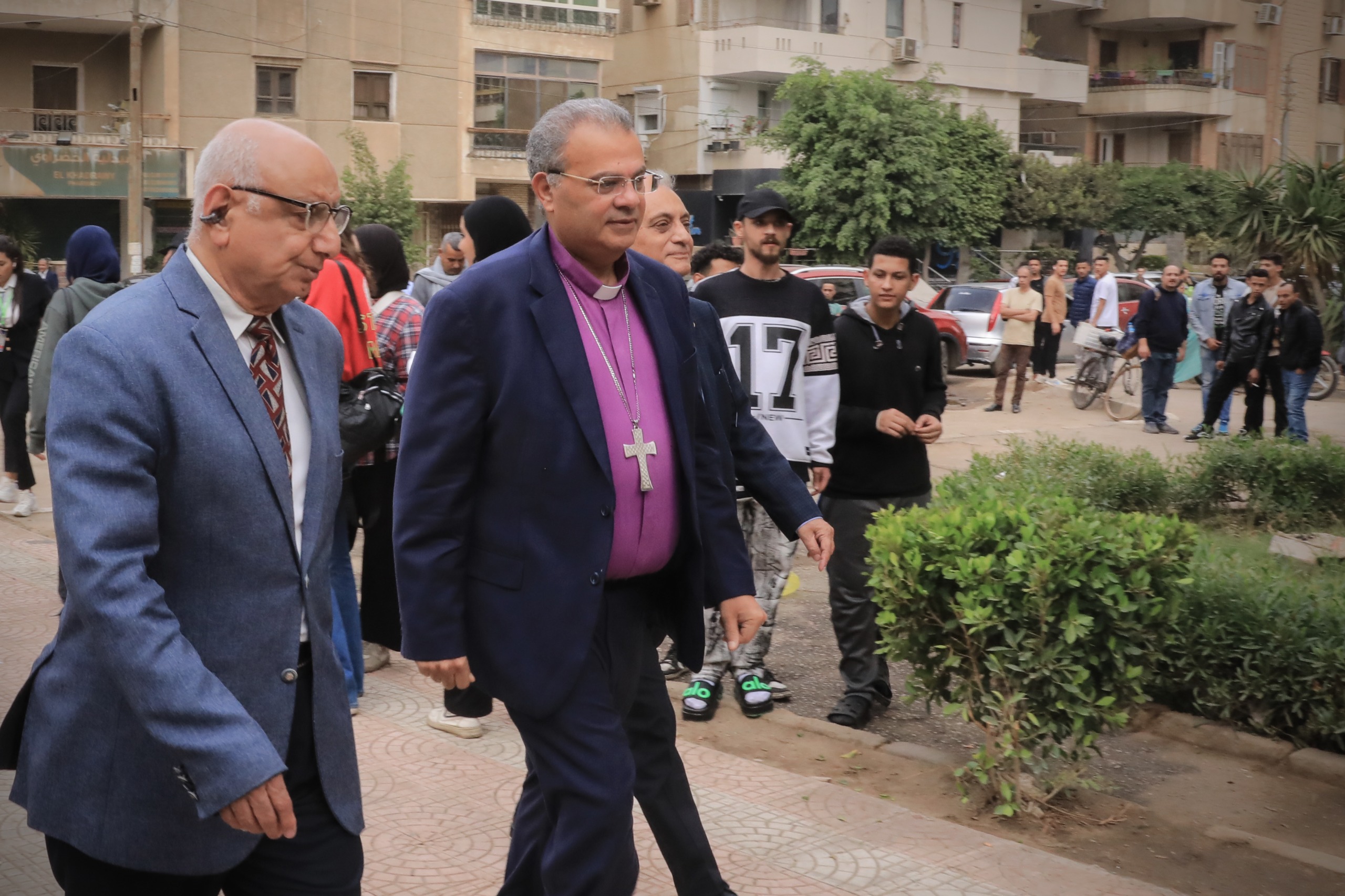 رئيس الطائفة الإنجيلية يدلي بصوته بانتخابات النواب