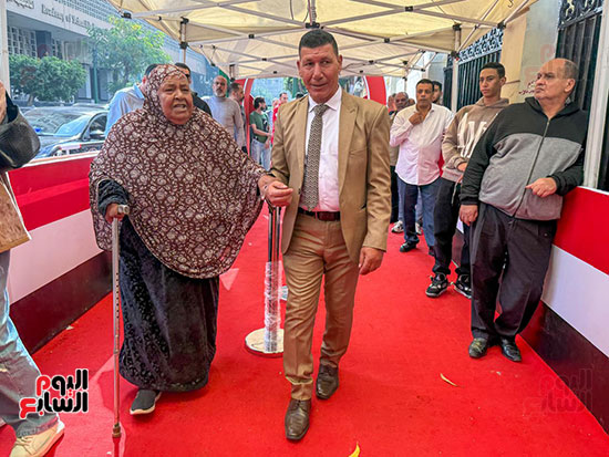 إقبال الناخبين الشباب بلجان مدرسة قصر الدوبارة (17)