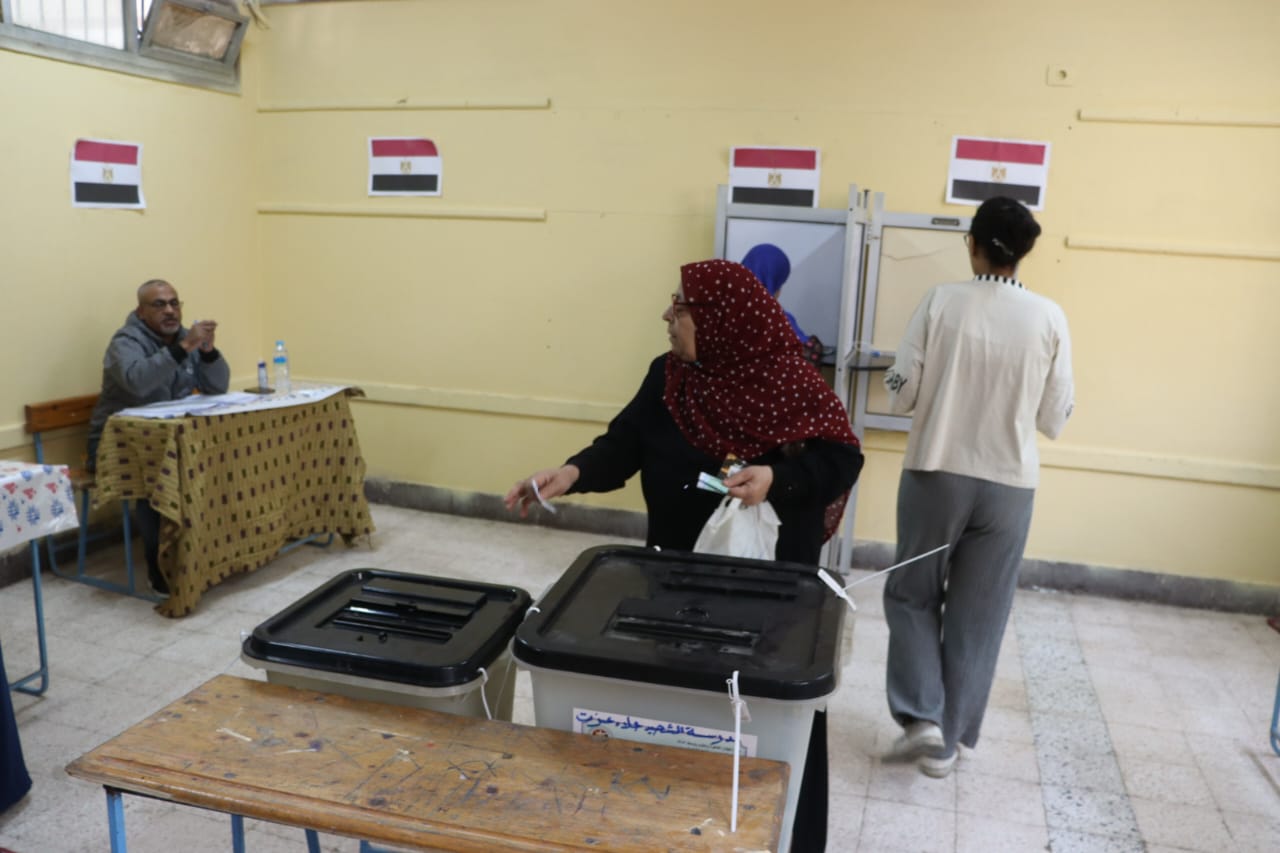 خلال الإدلاء بالأصوات