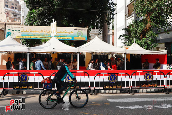إقبال الناخبين الشباب بلجان مدرسة قصر الدوبارة (7)