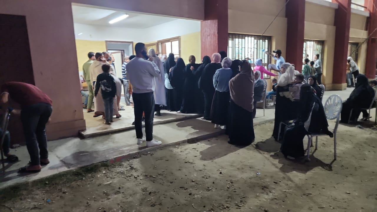 توافج السيدات على اللجان ليلا توافج السيدات على اللجان ليلا