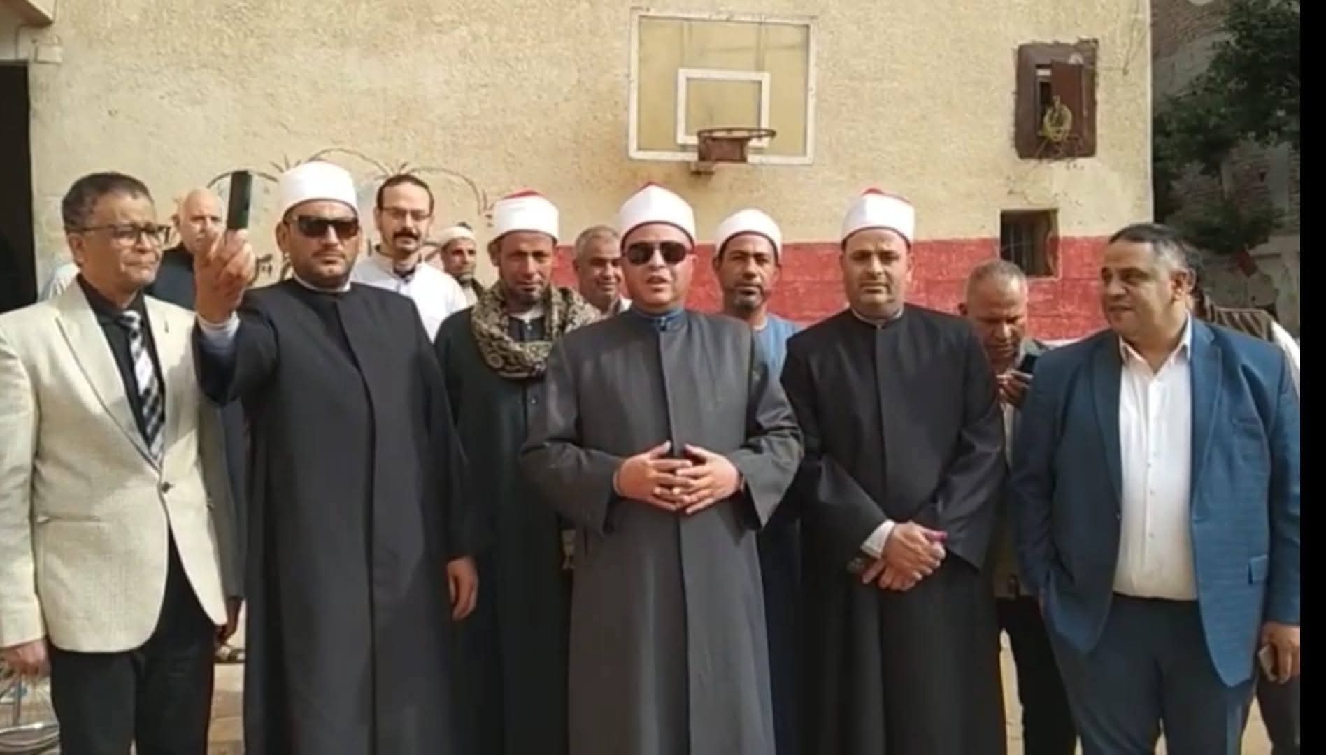 وكيل وزارة الأوقاف بالشرقية يدلى بصوته