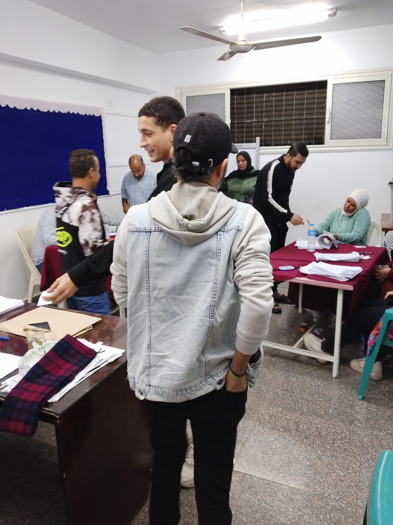 استمرار توافد المواطنين  (6)