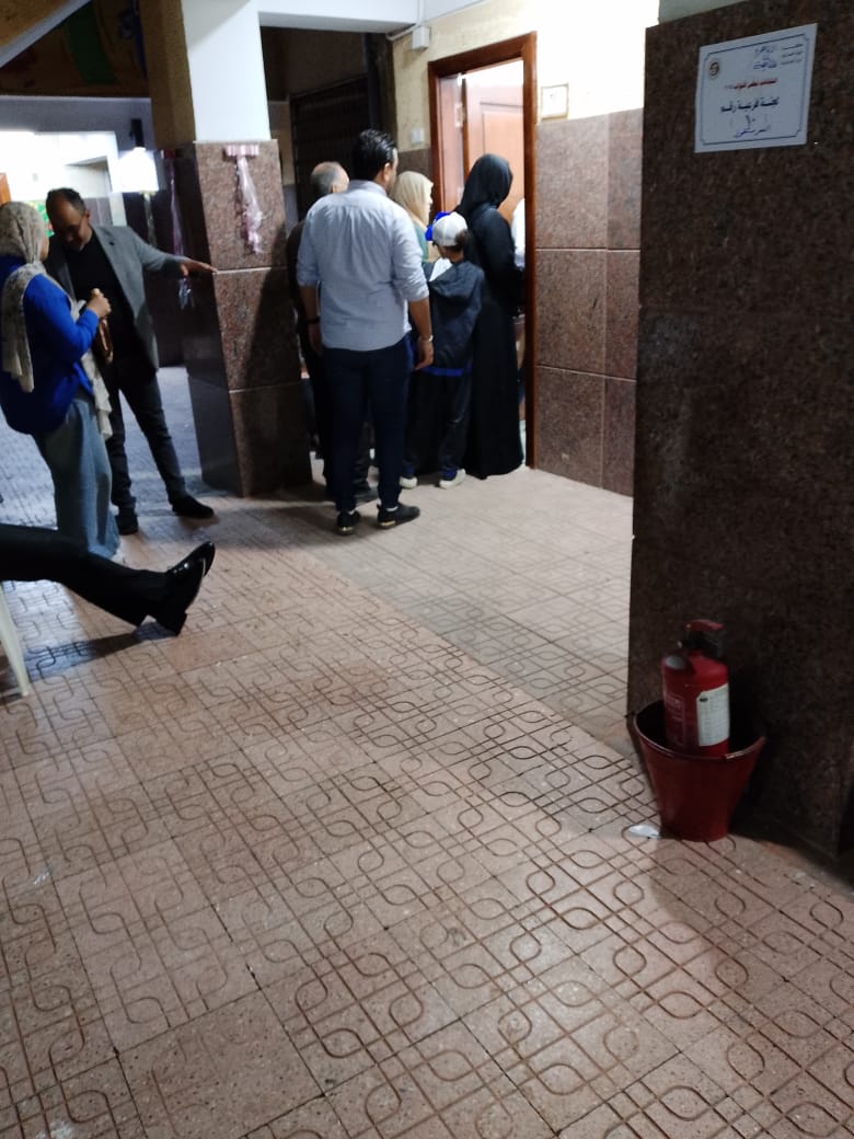 طابور نسائي أمام اللجان الانتخابية (7)