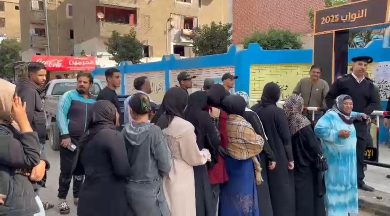 إقبال كبير للشباب على لجان السلام في القاهرة للتصويت (2)