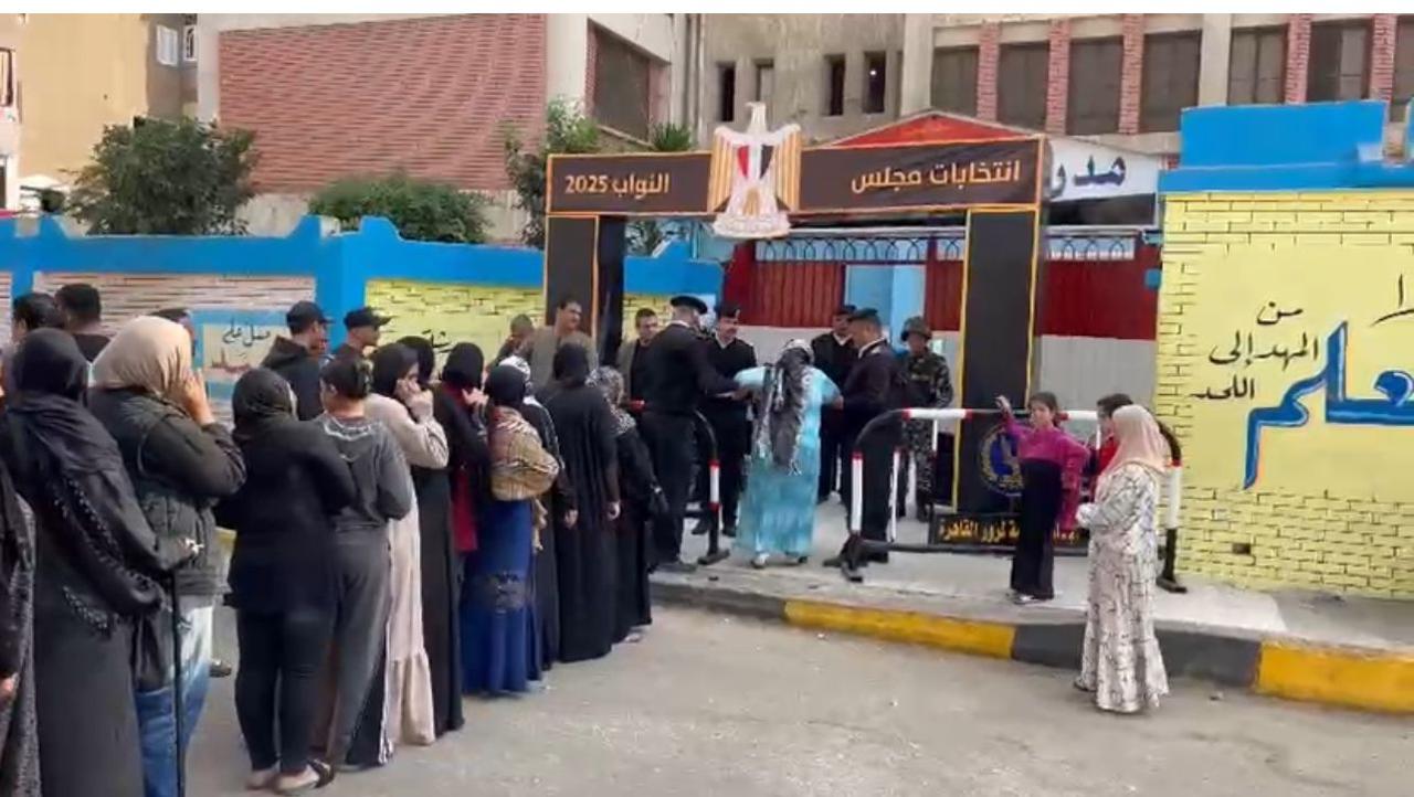 إقبال كبير للشباب على لجان السلام في القاهرة للتصويت (1)