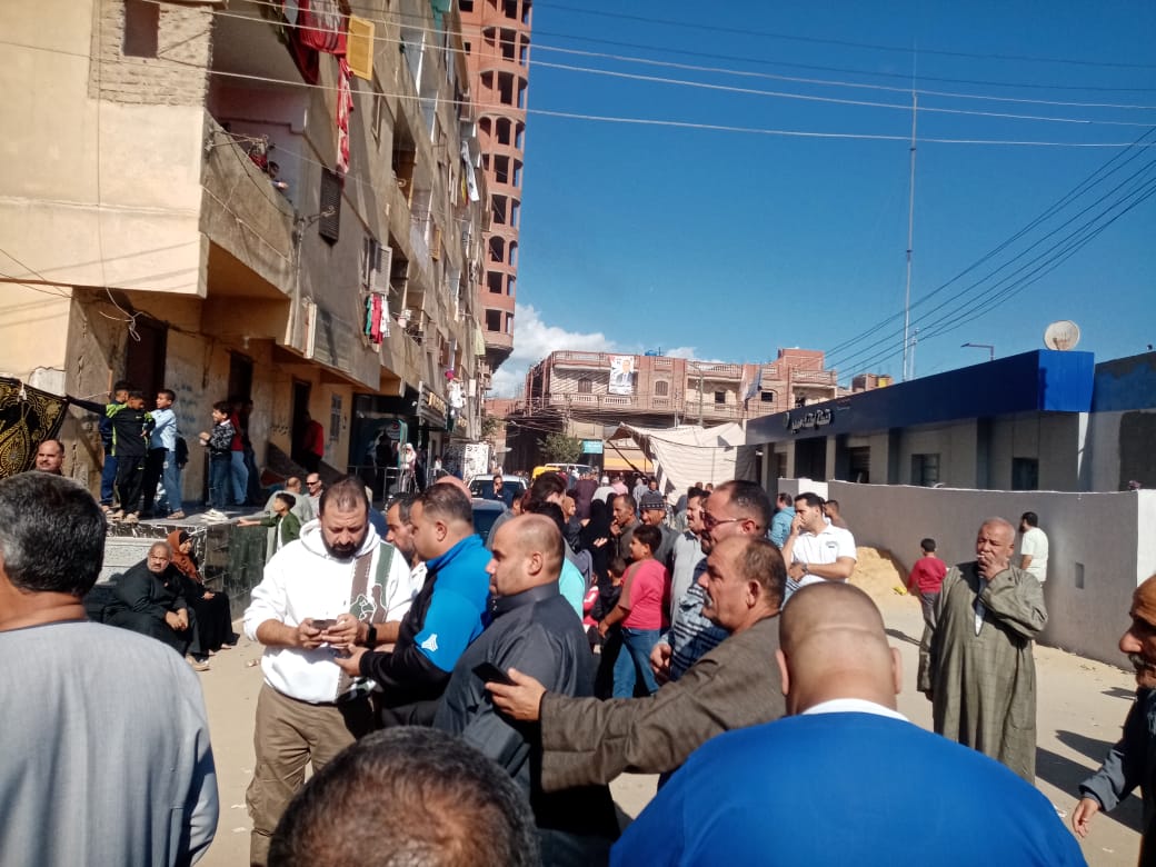 اقبال من الناخبين بمسير