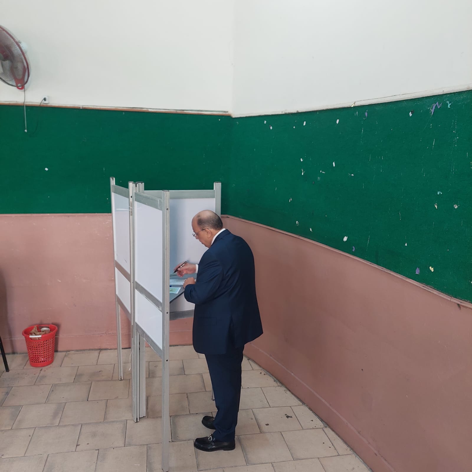 محمود شعراوي يدلي بصوته في انتخابات النواب (5)