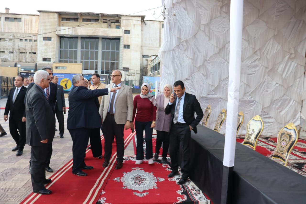 خلال جولة المحافظ على اللجان العامة خلال جولة المحافظ على اللجان العامة