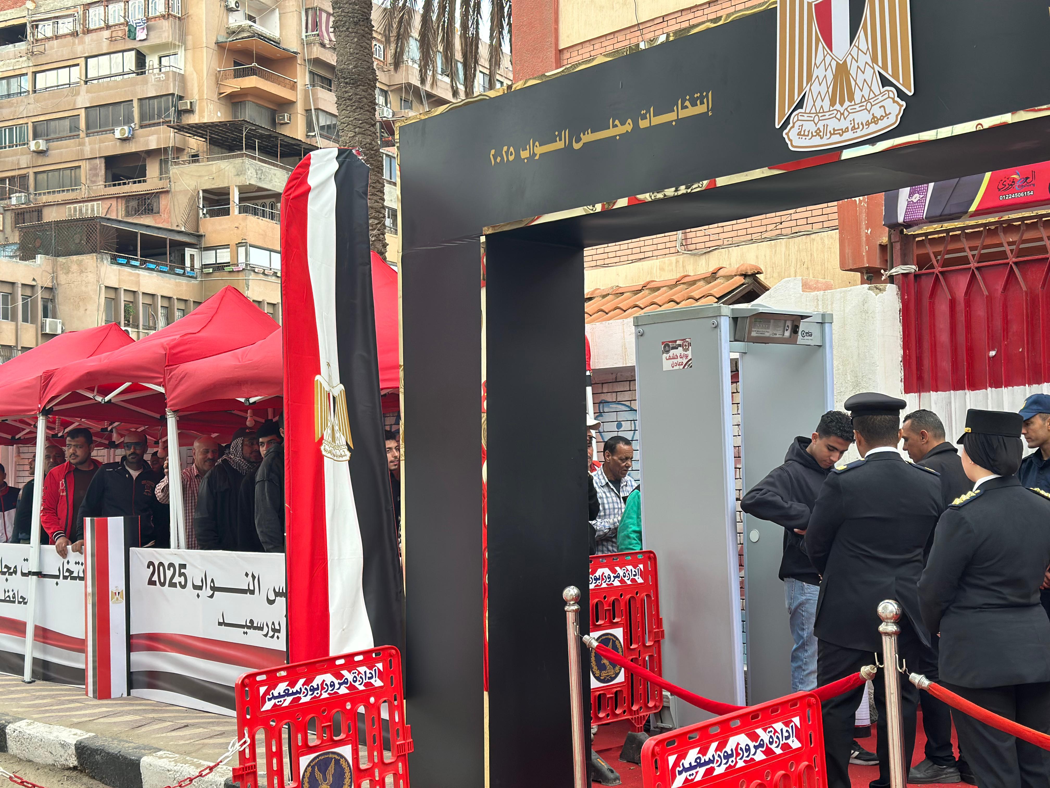 جانب من استقبال المواطنين