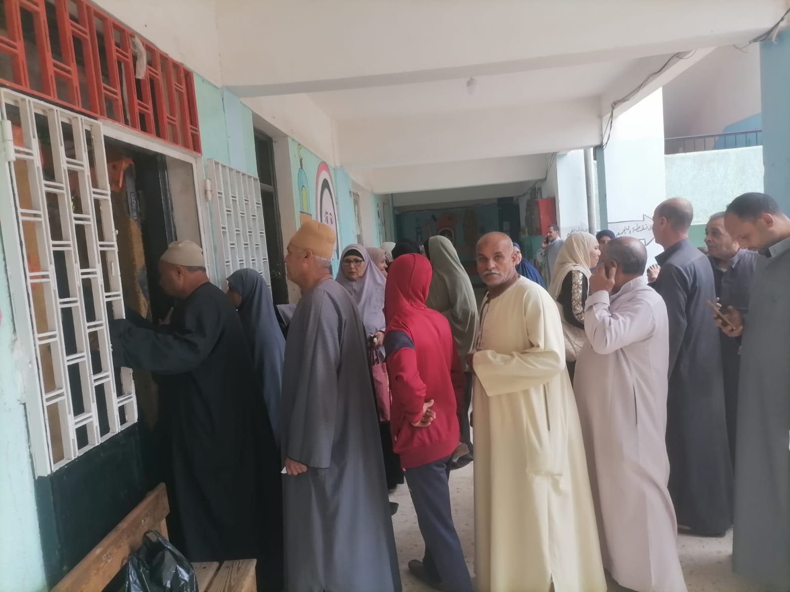 طوابير لكبار السن بكفر الشيخ