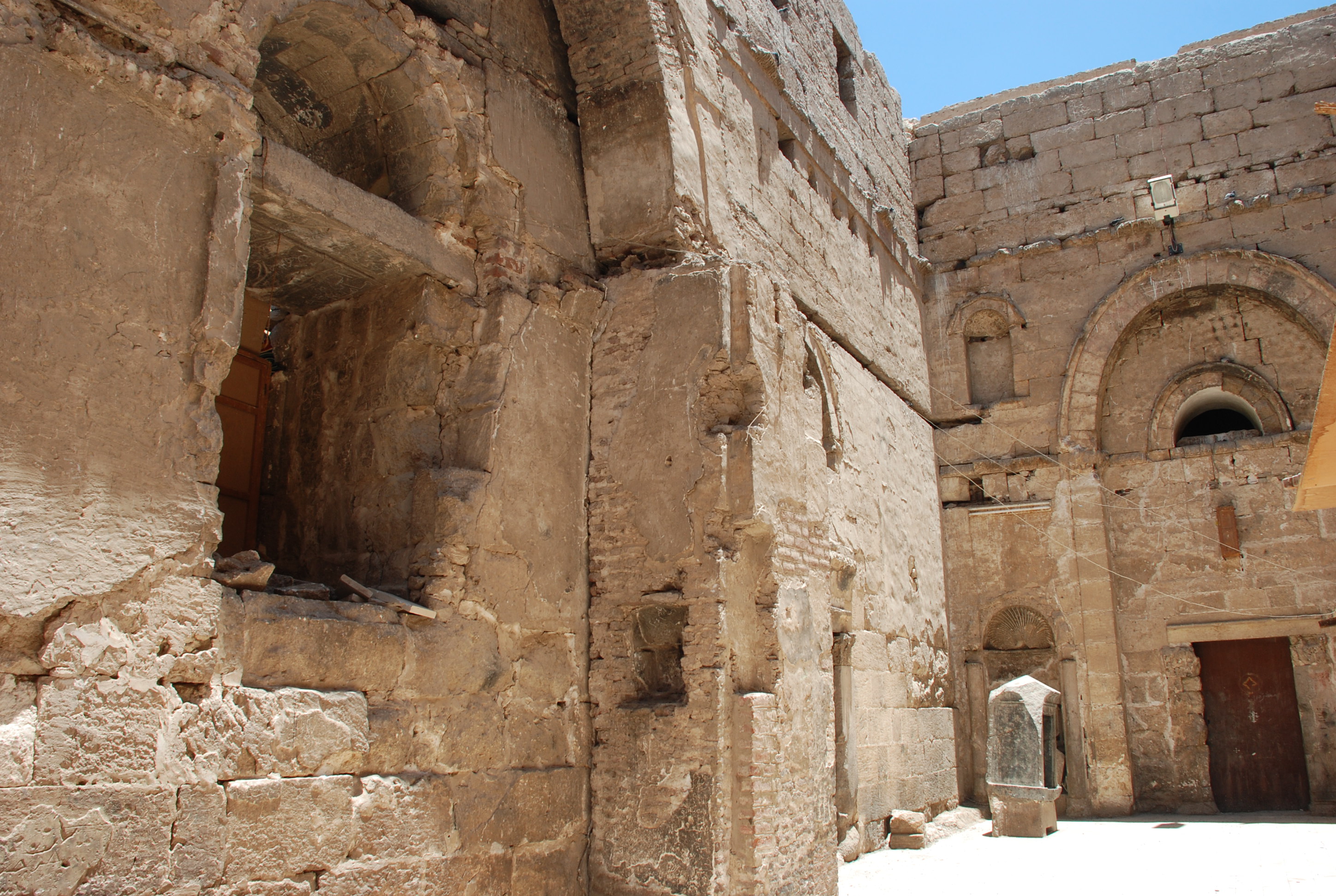 الدير الأبيض (4)