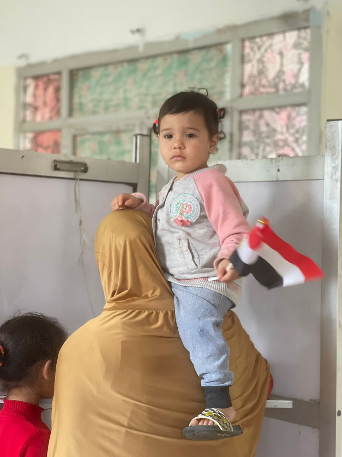  أطفال يشاركون بأجواء التصويت