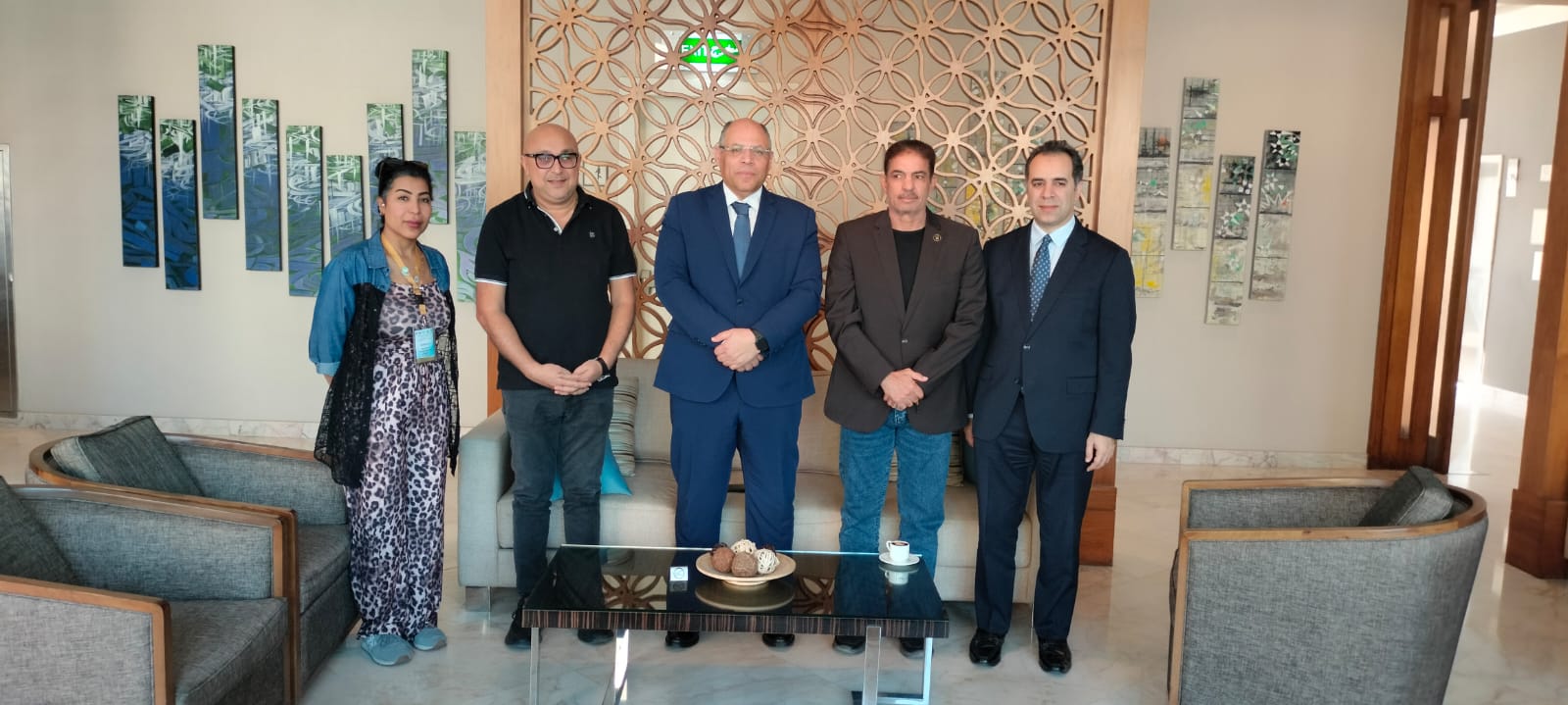 السفير المصري بالكويت مع بعثة الشطرنج