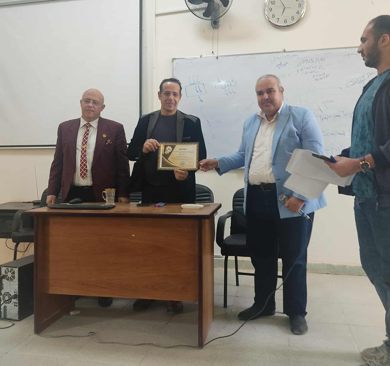 معهد بدر للعلوم الصحية يكرم الدكتور محمد ثروت