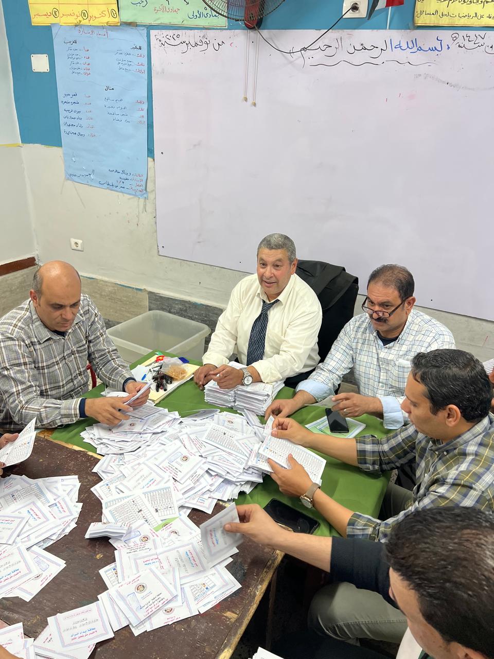 غلق اللجان وبدء الفرز