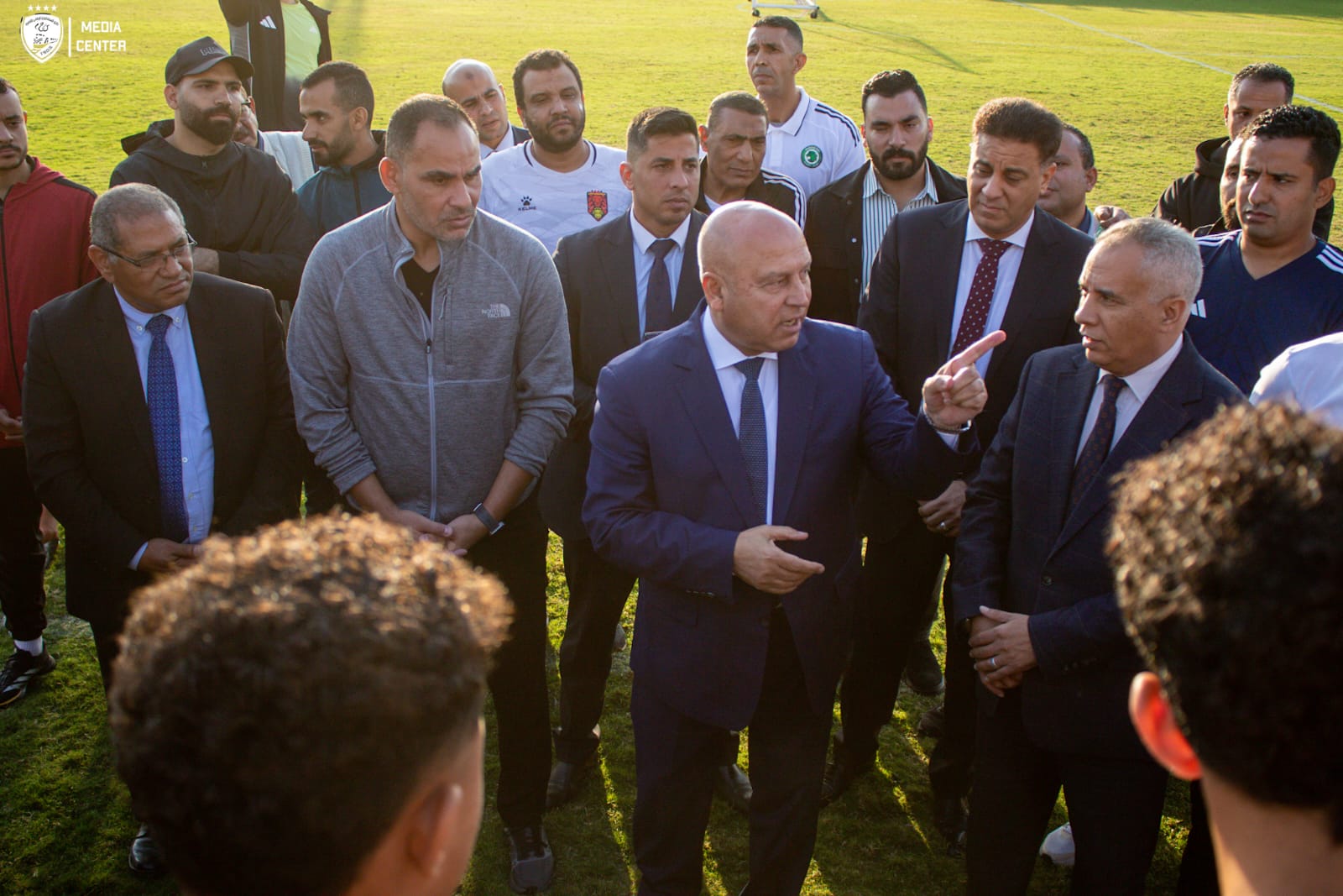 كامل الوزير وزير النقل مع لاعبى فريق السكة الحديد  (2)