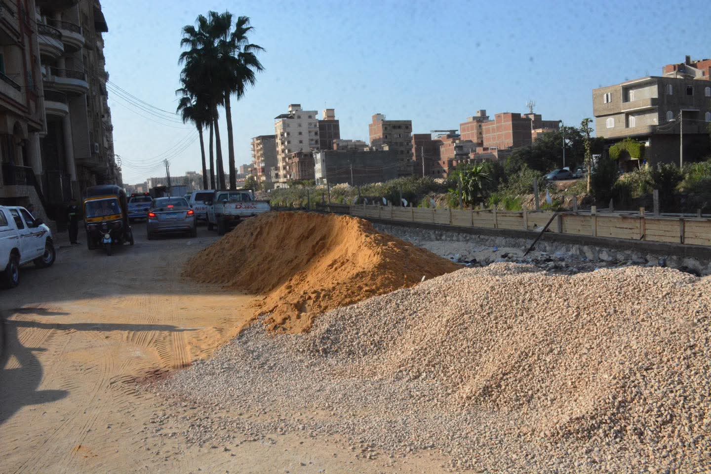 سمنود على خريطة التطوير للأفضل.. إنشاء كورنيش جديد على ترعة الساحل لخلق  متنفس للأهالى.. مشروع الصرف الصحى يخدم أكثر من 21 ألف نسمة.. وأعمال بنية  تحتية موسعة بعزبة الناموس.. والمحافظ: نسعى لإحداث