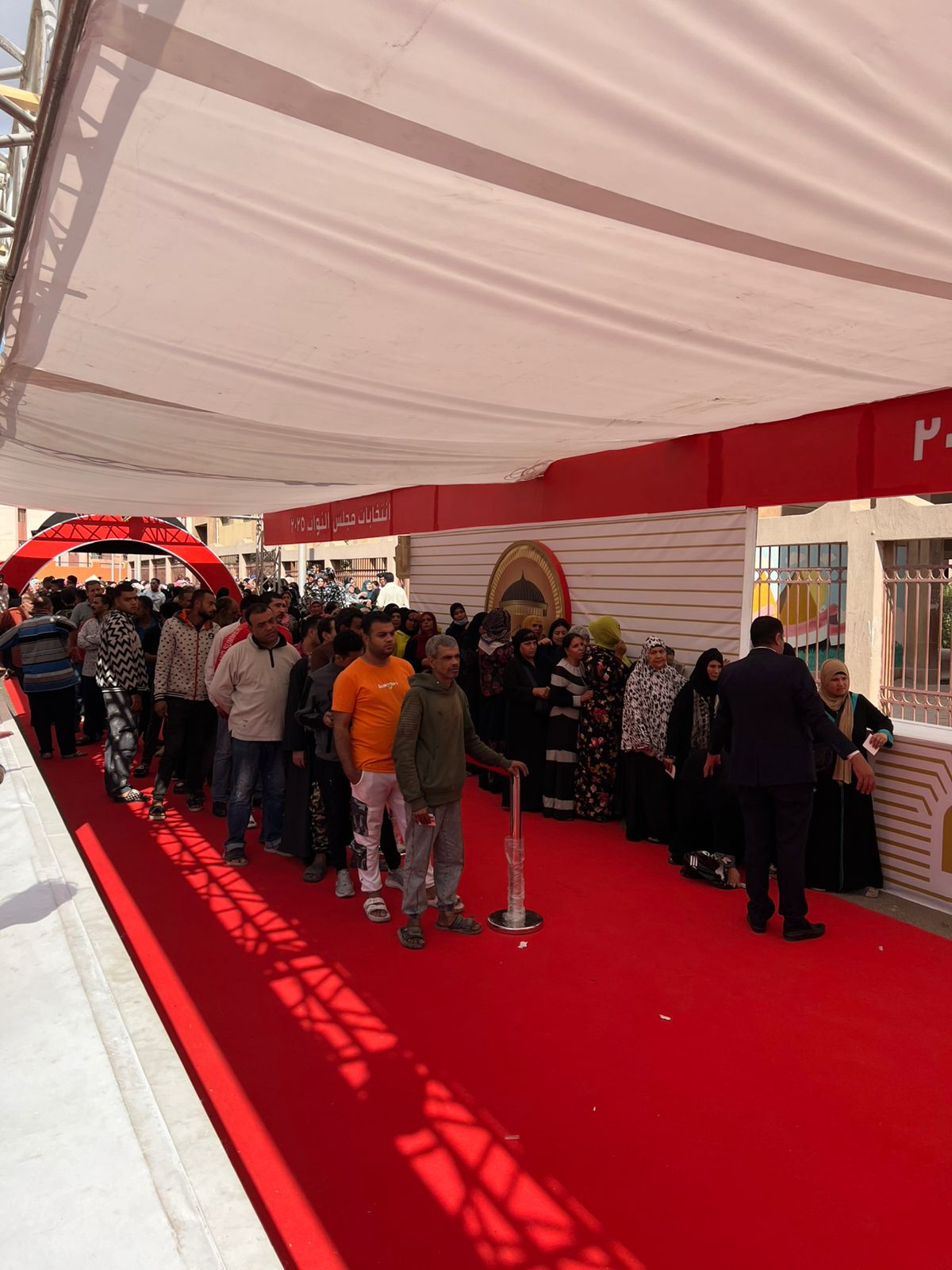 إقبال كثيف من الشباب للتصويت في ثاني أيام انتخابات النواب بالأسمرات (5)