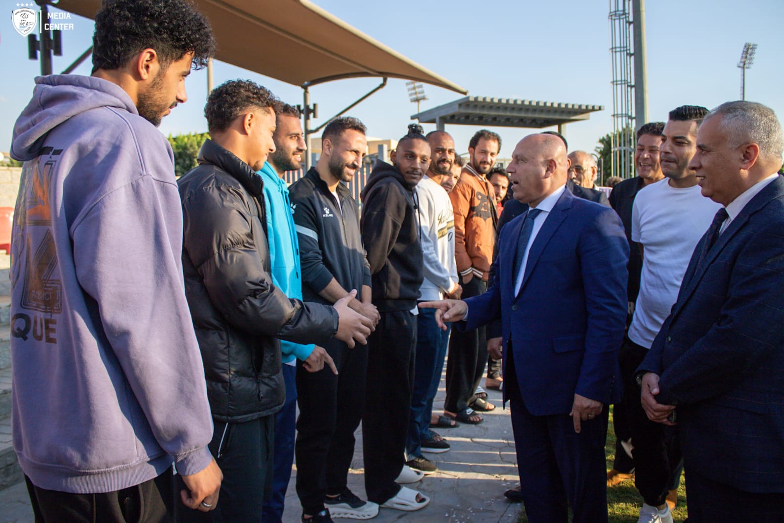 كامل الوزير وزير النقل مع لاعبى فريق السكة الحديد  (4)
