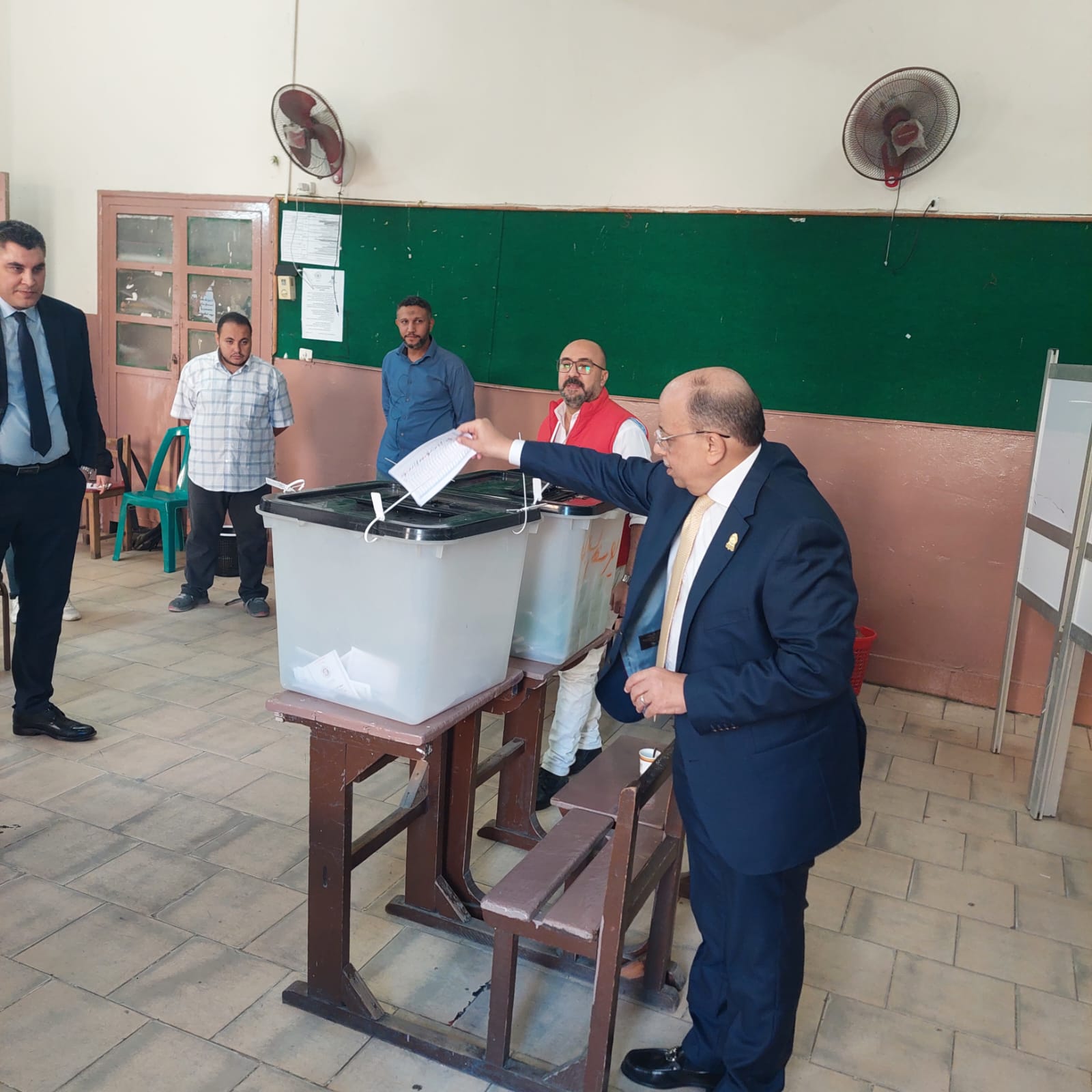 محمود شعراوي يدلي بصوته في انتخابات النواب (1)