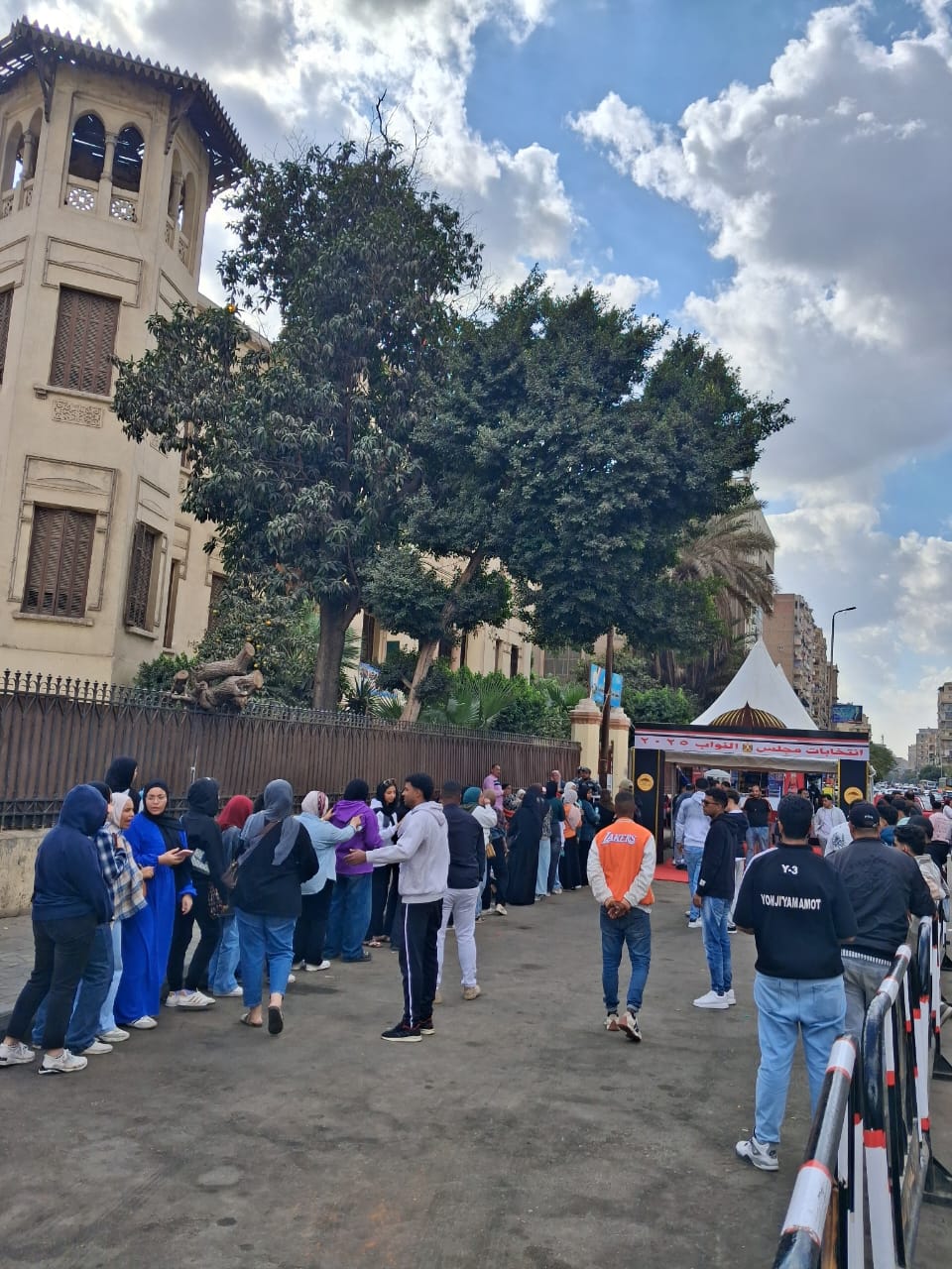 اصطفاف طوابير للتصويت بانتخابات النواب بالعباسية