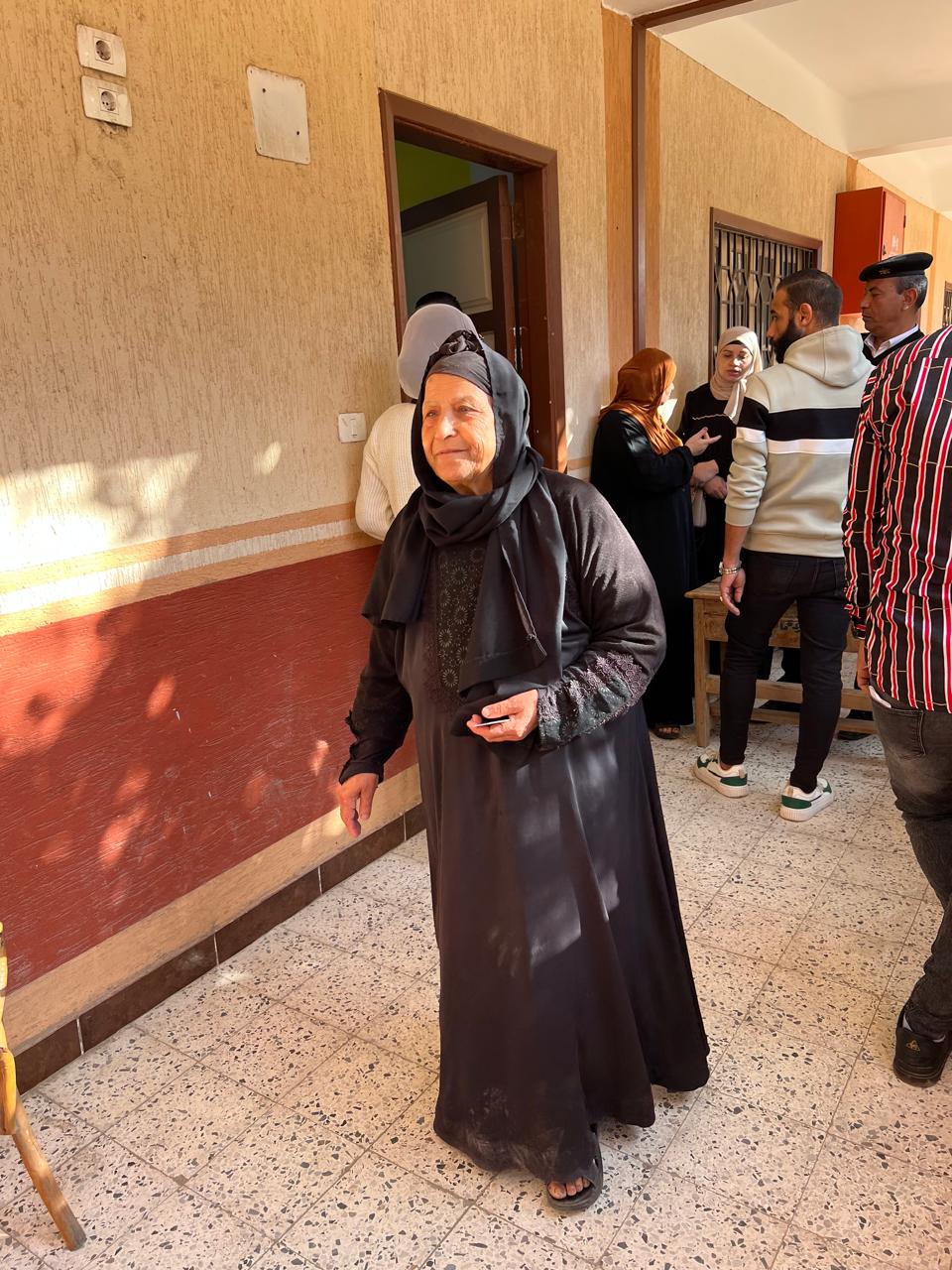 جانب من التصويت في الدقائق الأولي لليوم الثاني جانب من التصويت في الدقائق الأولي لليوم الثاني