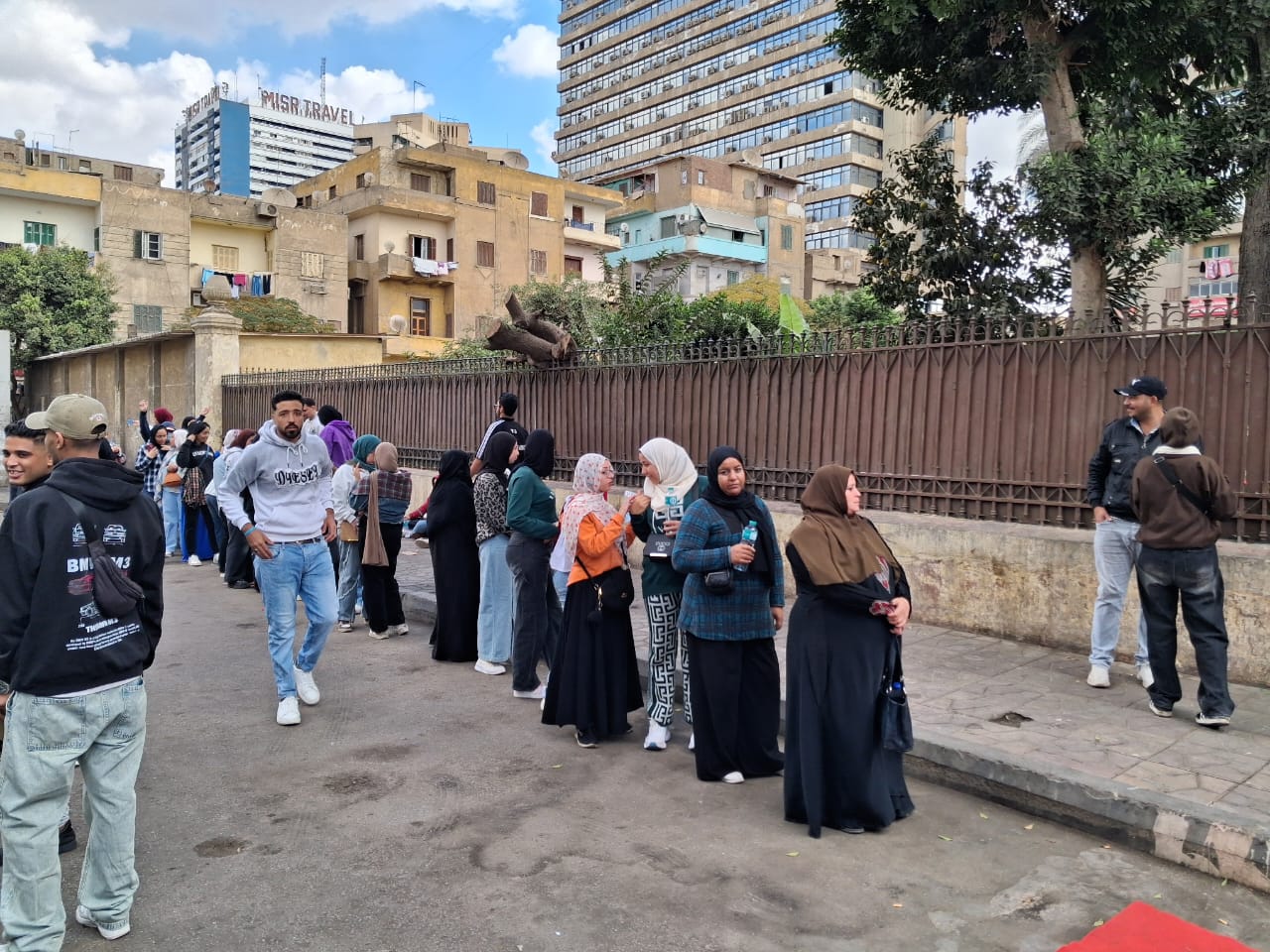 طوابير الفتيات فى اليوم الثانى للتصويت 