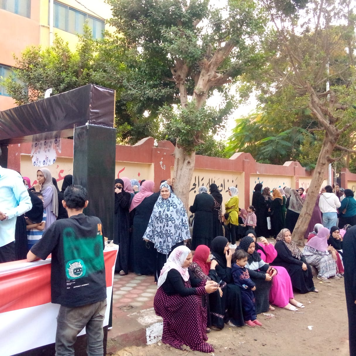 توافد المواطنين على لجان الانتخابات في دمياط توافد المواطنين على لجان الانتخابات في دمياط