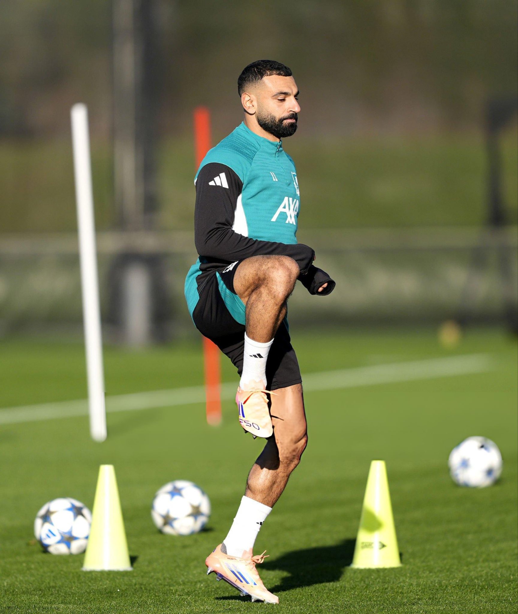 صلاح يؤدي التدريبات بكل قوة