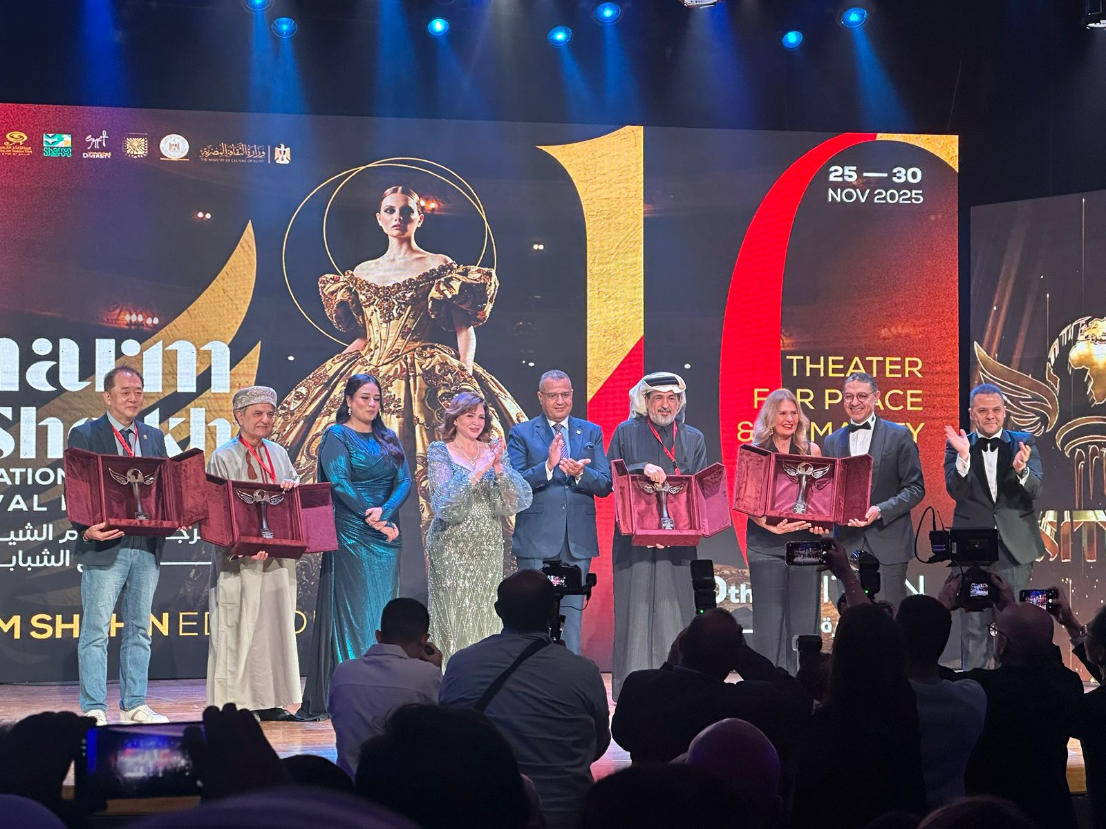 مهرجان شرم الشيخ المسرحي يكرم يسرا خلال حفل افتتاح دورته العاشرة (1)