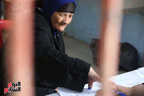 إقبال كثيف علي لجان البساتين في اليوم الثاني لانتخابات مجلس النواب (2)