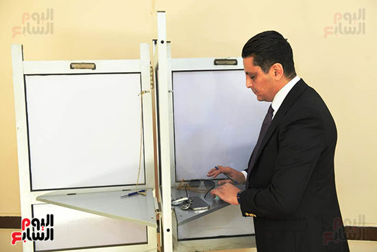 المستشار عمرو عاصم يدلى بصوته