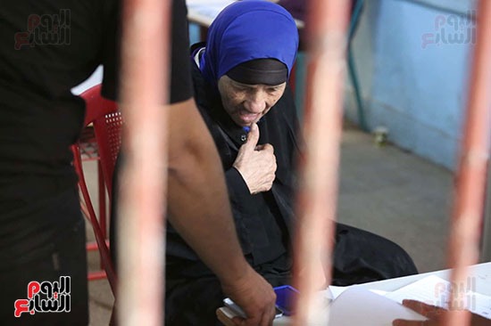 إقبال كثيف علي لجان البساتين في اليوم الثاني لانتخابات مجلس النواب (8)